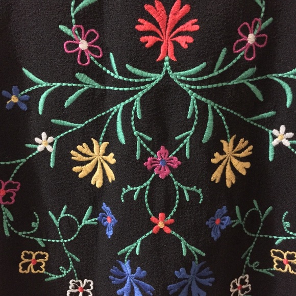 Black Floral Crop Top - Picture 3 of 3